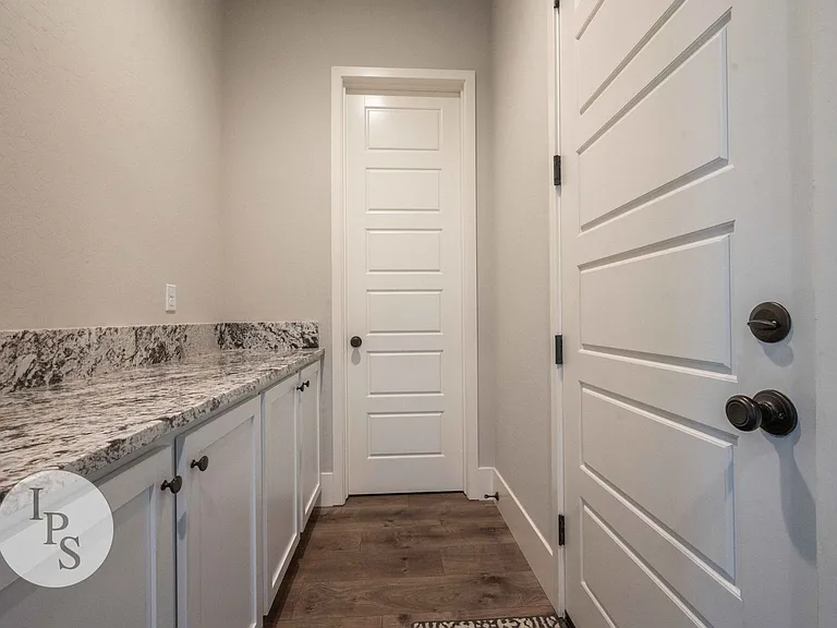 4299 Vineyard Dr — Photo 8