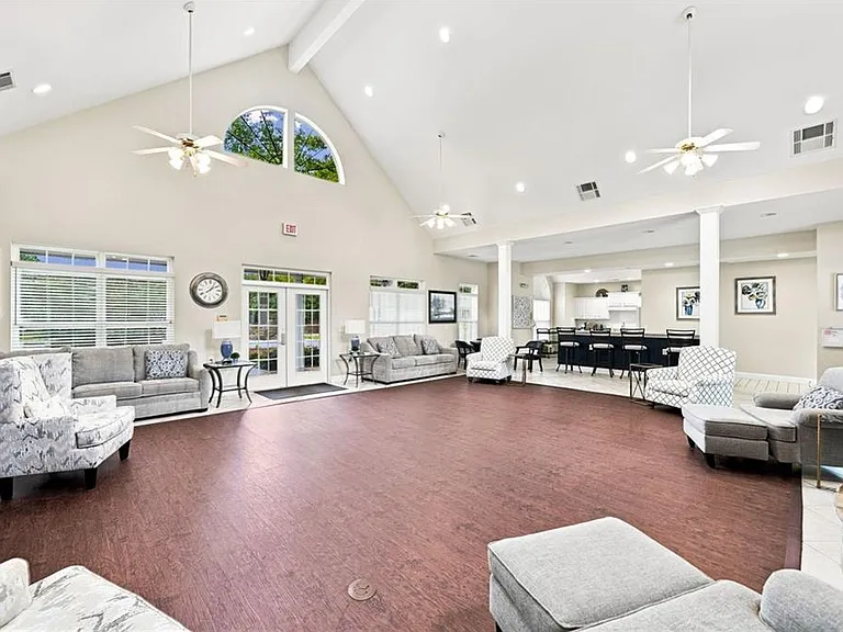 3204 Village Ln — Photo 40