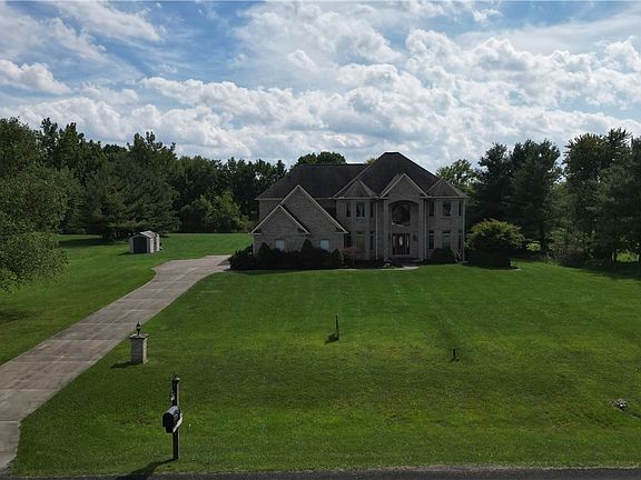 2nd image of 5168 Roxanne Ln