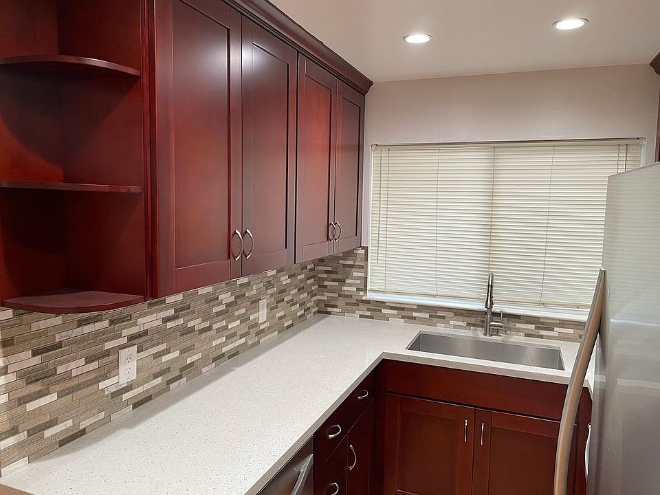 1st image of 7050 Rainbow Dr APT 9
