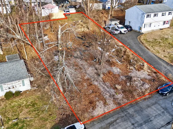 12 Woodlawn Court, Troy, NY 12180