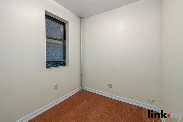 Rented by Link NY Realty | media 18