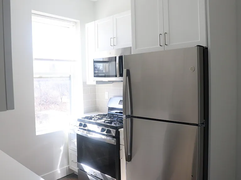 19 Queensberry St #4 — Photo 3
