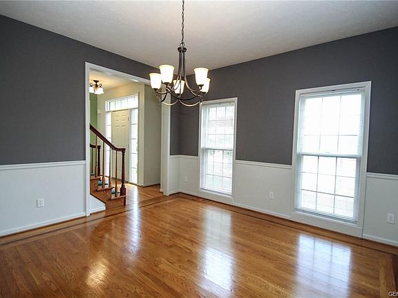 5th image of 15 Glenmore Cir