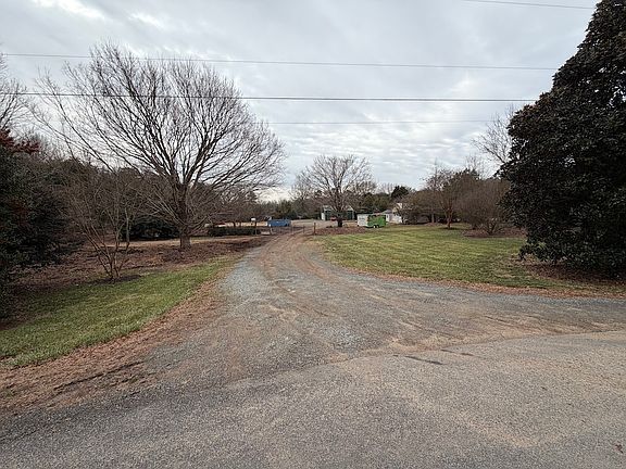 4th image of 8421 Bradford Rd NW