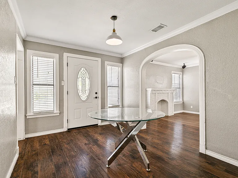 3422 W Jefferson Blvd — Photo 8