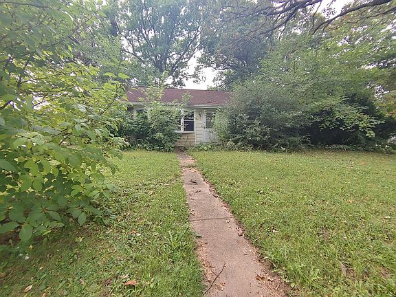 2nd image of 105 Oakwood Dr