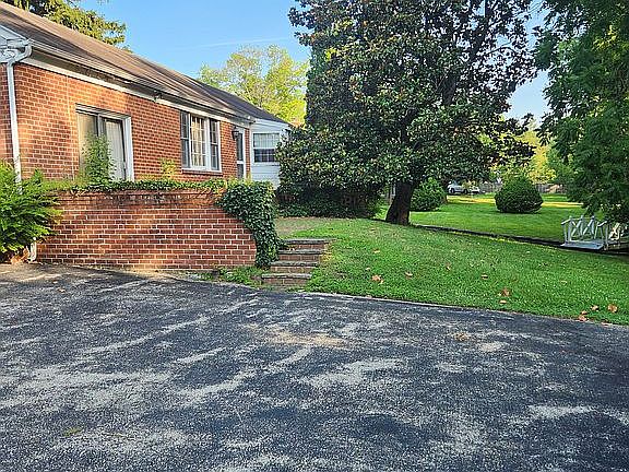 4th image of 1715 Sherwood Cir