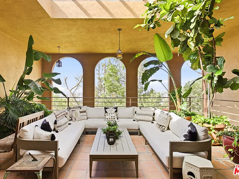 6203 Temple Hill Dr — Photo 14