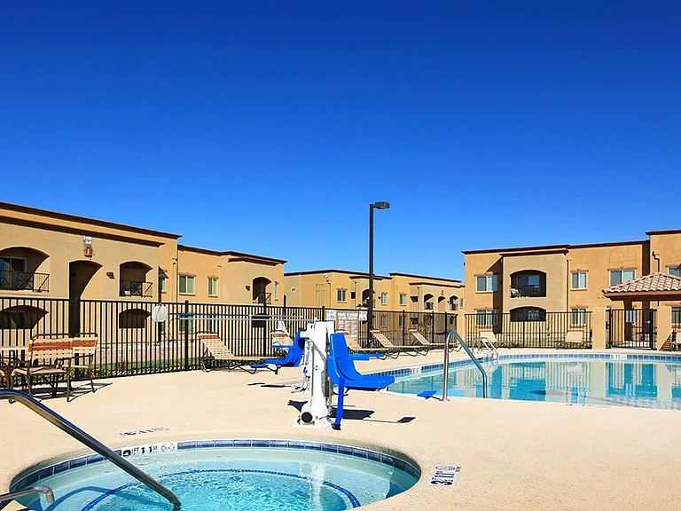 Raintree Apartments — Photo 23