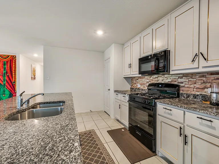 1416 Claireborne Ct — Photo 17