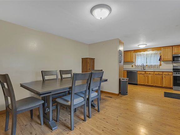 3rd image of 865 Walnut St