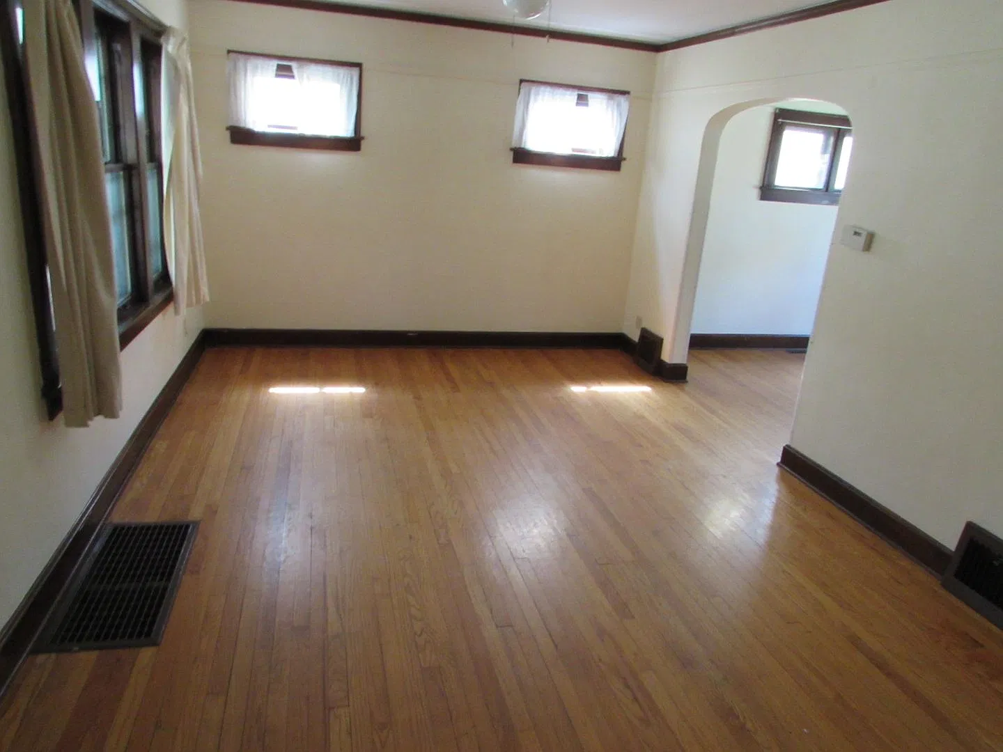 Three Bedroom House Near Brittingham Park — Photo 3