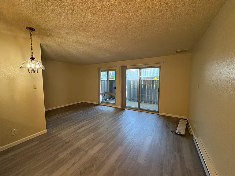 105 Piccadilly Pl #C — Photo 4