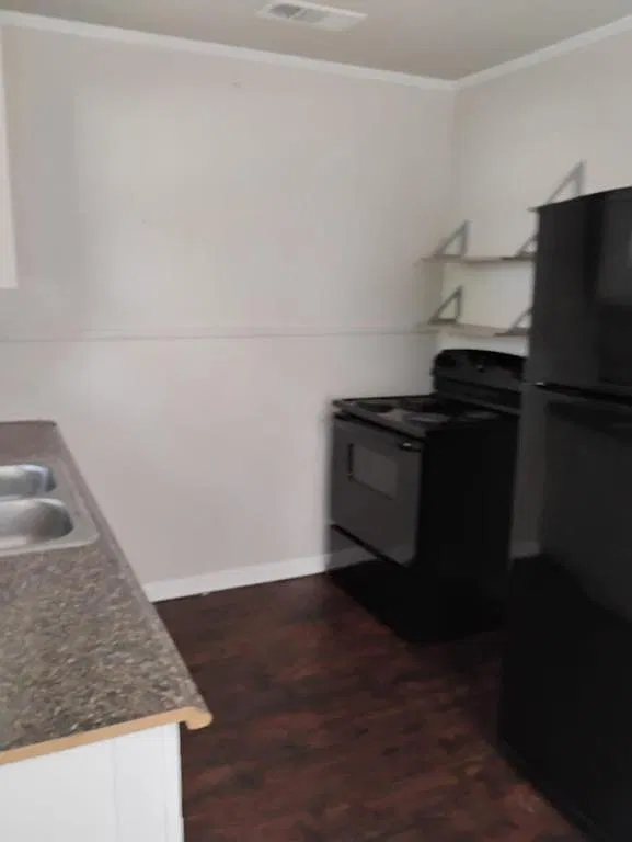 2303 Bridge St — Photo 3