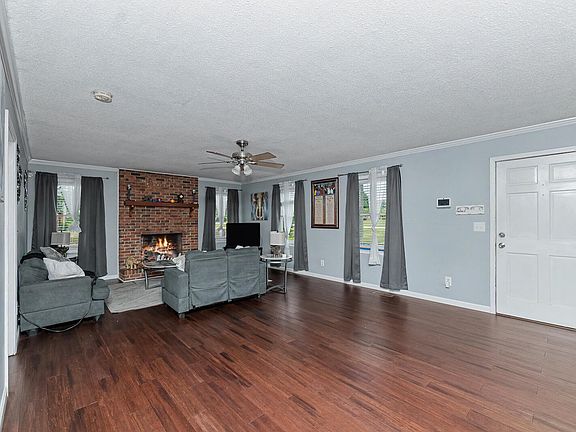 3rd image of 571 Hodges Dr