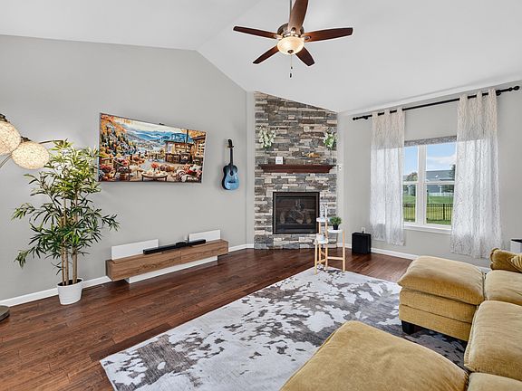 4th image of 517 Dragon Willow Ln