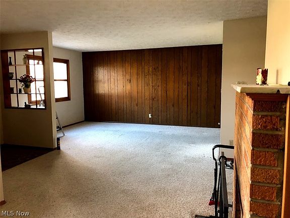 3rd image of 18025 Broxton Dr