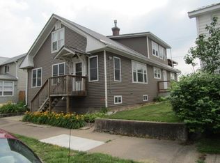 711 S 1st St, Guttenberg, IA 52052