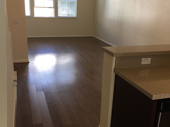 5th image of 682 N Capitol Ave
