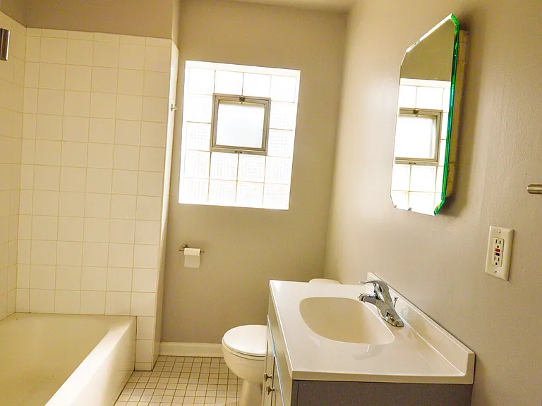 3945 W Schubert Ave #1E — Photo 7