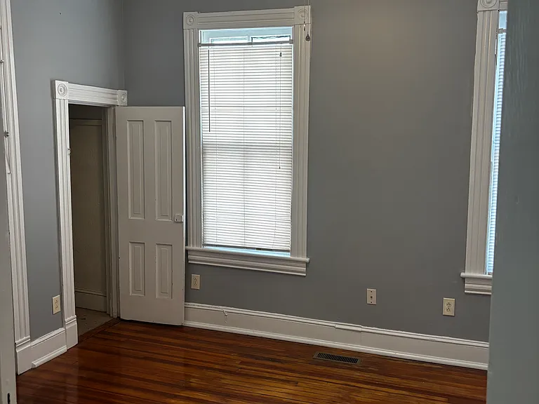 275 Webster Ave — Photo 5