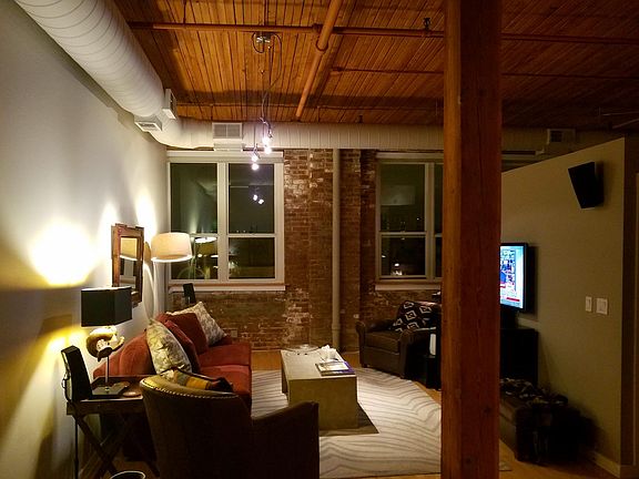 3rd image of 1725 W North Ave APT 403