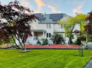 104 Hardenburg Ln, East Brunswick, NJ 08816