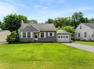 107 Cook Dr, Baldwinsville, NY 13027