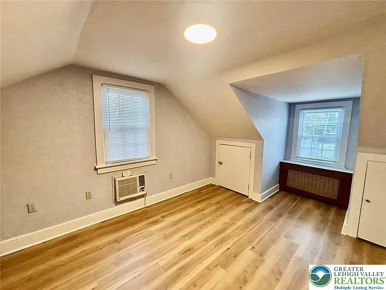 221 E Chestnut St — Photo 11