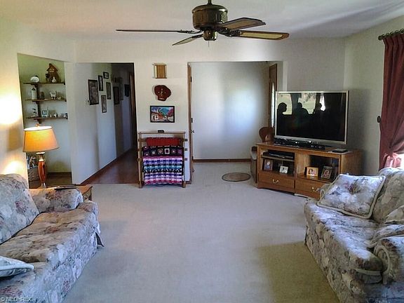 5th image of 376 E Beech St #167