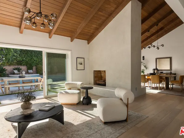 5920 Kentland Ave, Woodland Hills, CA 91367