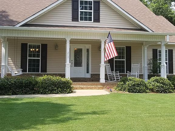 3rd image of 212 Candler Dr