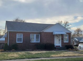 301 SW 11th St, Fairfield, IL 62837