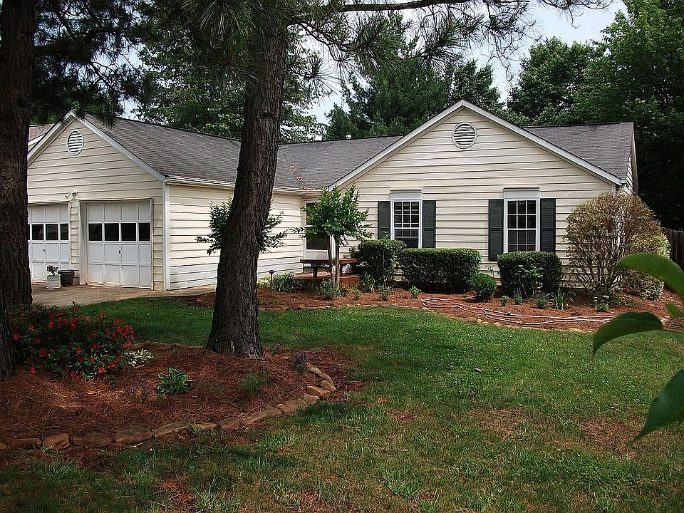 1st image of 430 Carriage Ct