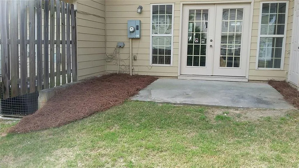 Beautiful 3 Bedroom 2.5 Bath Townhome — Photo 3