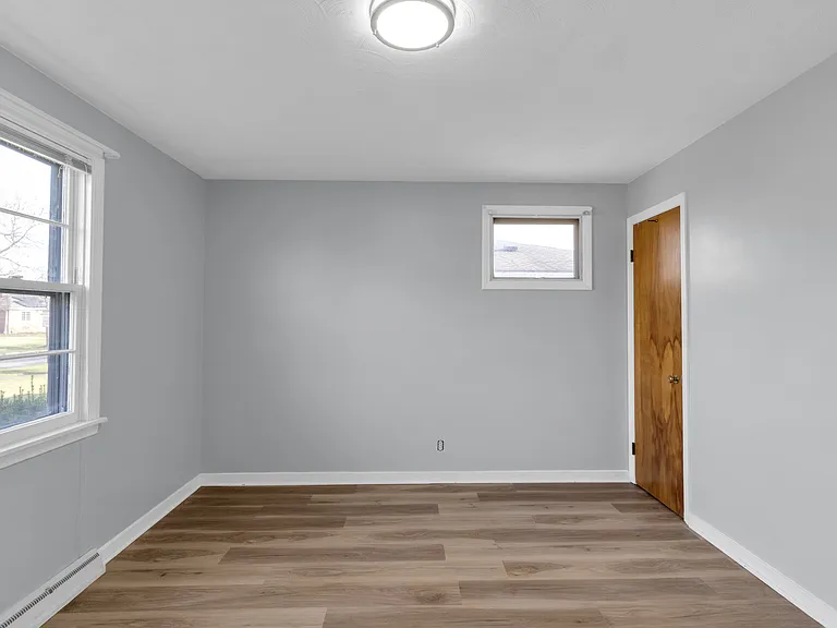 122 Alberta Dr — Photo 14