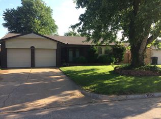 1017 SW 2nd St, Moore, OK 73160