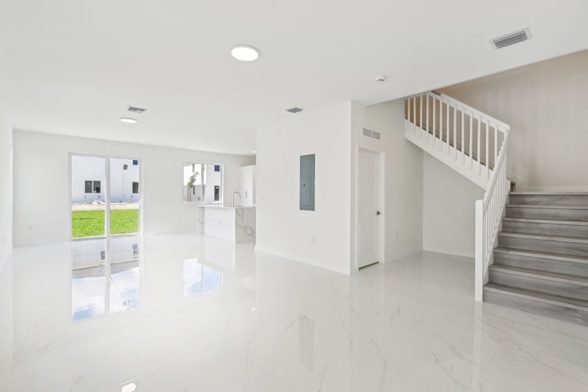 SW 125 AVE-005.jpg