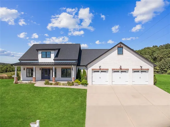 922 Touchdown Dr, Jackson, MO 63701