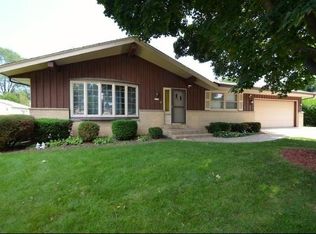 4116 N 93rd St, Wauwatosa, WI 53222