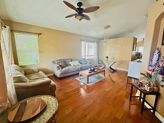 Living Room Pic2
