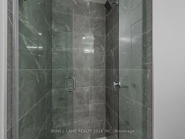 195 McCaul St #1005 — Photo 21