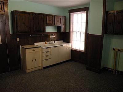 3rd image of 241 Oak St