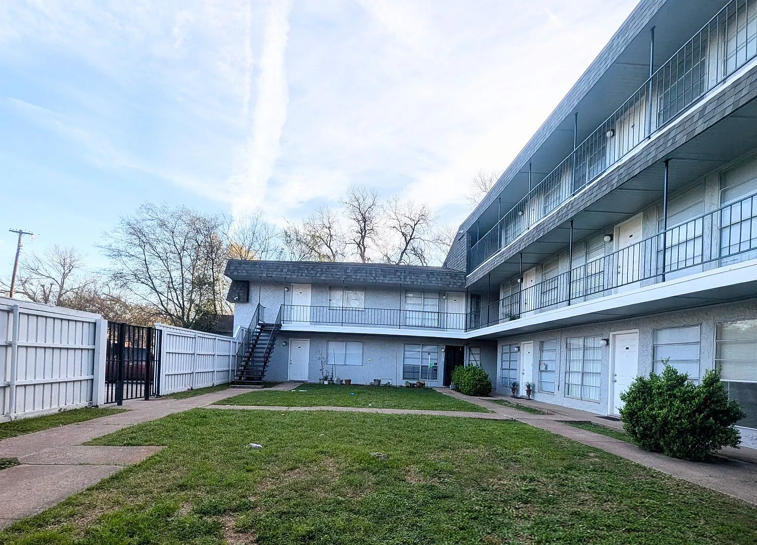 Sycamore Tree Condominiums Gated East Dallas Living + Half Month OFF First Month! — Photo 1