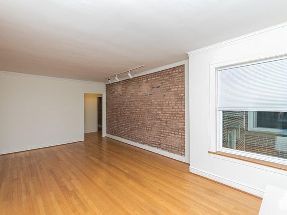 3rd image of 6629 N Glenwood Ave #2N0