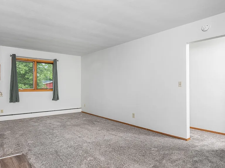 4. 525 Oxford 3 - Living Room 4. 525 Oxford 3 - Living Room