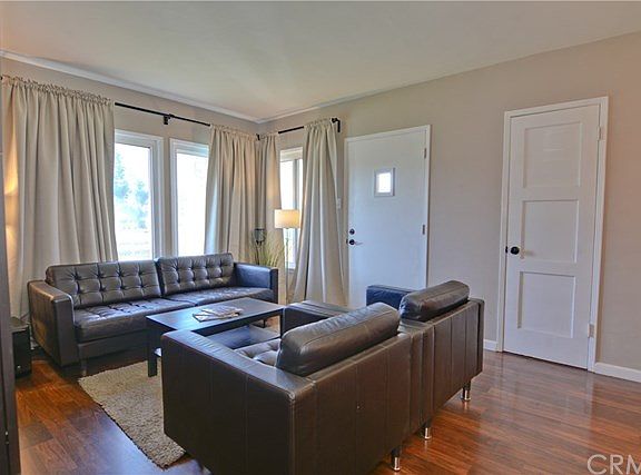 4th image of 326 E Grevillea St