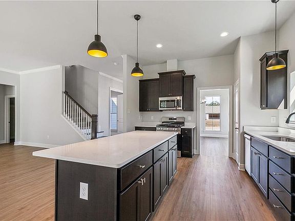 5th image of 933 Dandelion Dr