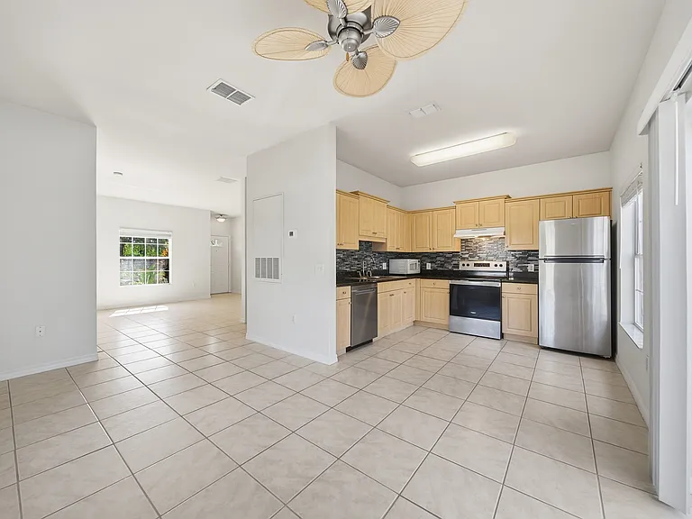 7780 Plantation Cir — Photo 16